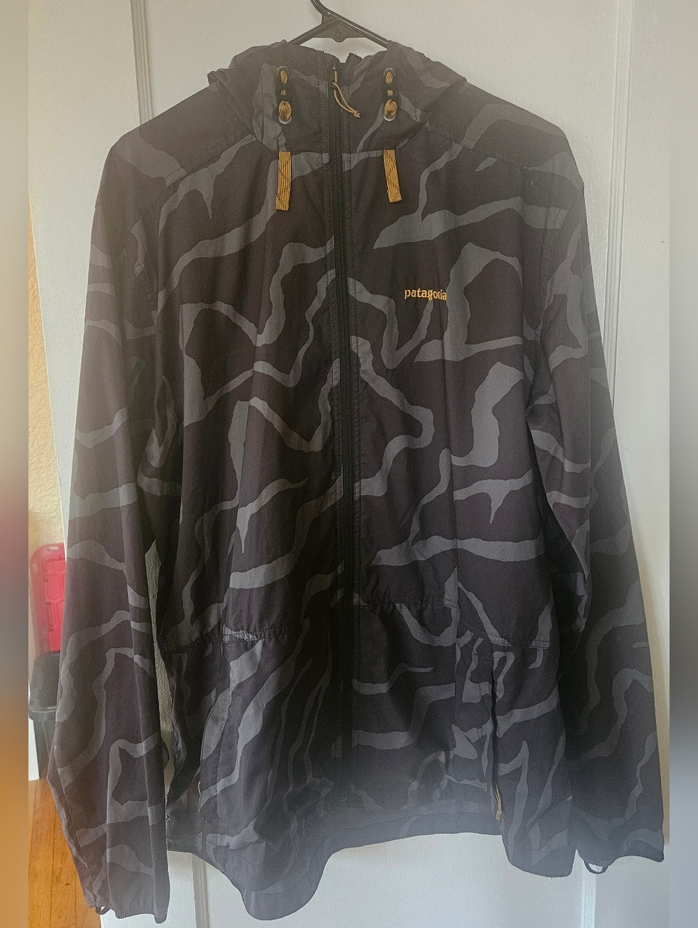 Patagonia Black and Gray Patterned Hooded Windbreaker with Gold Accents